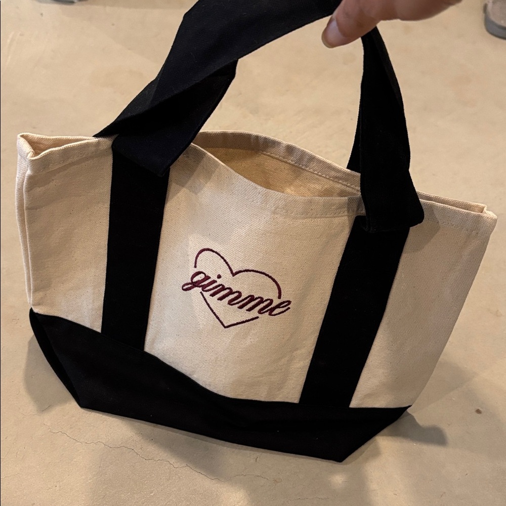 Sale!! New Gimme Heart Mini Tote Bag - Picture 10 of 11